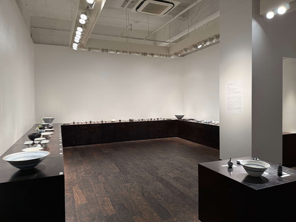 明石朋実 陶展 -青の魅力-　令和8年10月14日(水)～10月19日(月)　柿傳ギャラリー