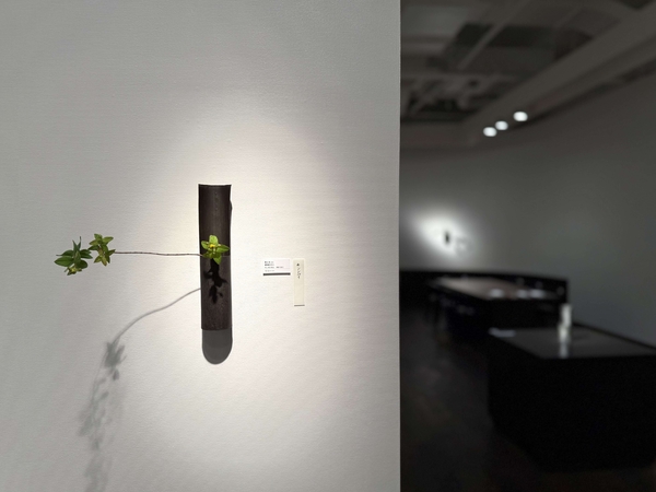 金属 釋永 維 展 ー青葉と胴ー ［賛助出品］俳人･詩人 佐藤文香　令和7年6月6日(金)～6月11日(水)　柿傳ギャラリー