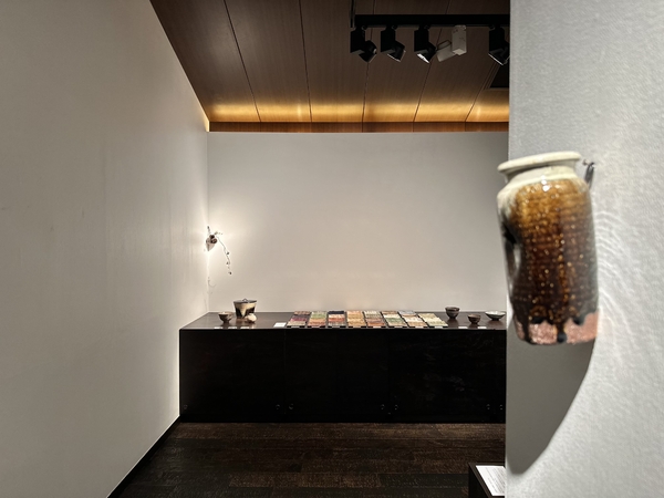 土田半四郎 [千家十職 袋師 友湖] × 健 [聴雪窯] 兄弟展Ⅲ　令和5年10月25日(水)～10月31日(火)　柿傳ギャラリー