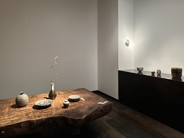 土田半四郎 [千家十職 袋師 友湖] × 健 [聴雪窯] 兄弟展Ⅲ　令和5年10月25日(水)～10月31日(火)　柿傳ギャラリー